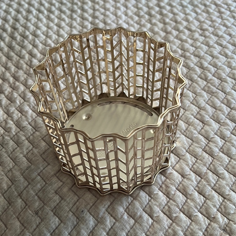 B&BW 3 wick candle holder. With tag!